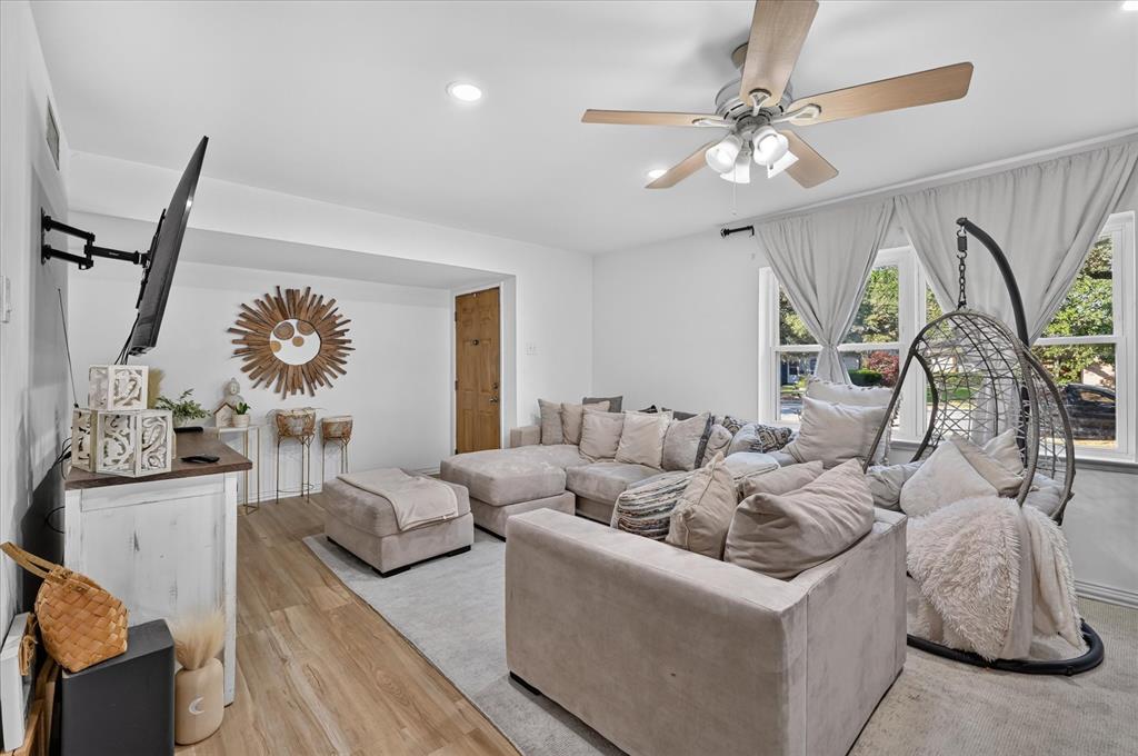 3125 Rainbow Drive Property Photo 1