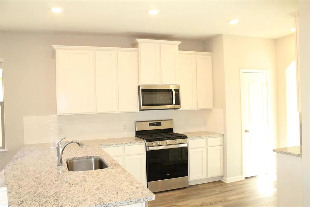 2104 Penaflor Drive Property Photo 4
