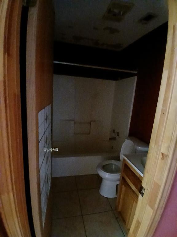 310 W 10th Street Property Photo 4
