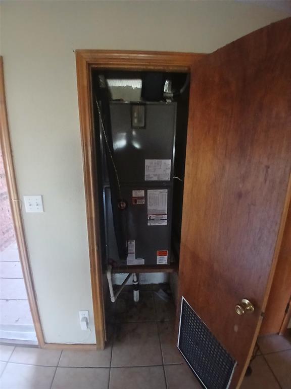 310 W 10th Street Property Photo 8