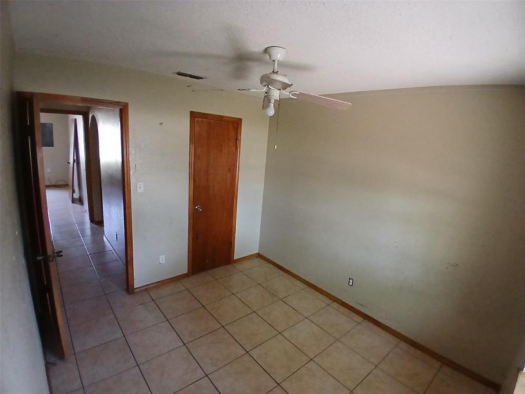 310 W 10th Street Property Photo 25