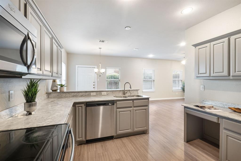 9910 Ironhorse Drive Property Photo 10