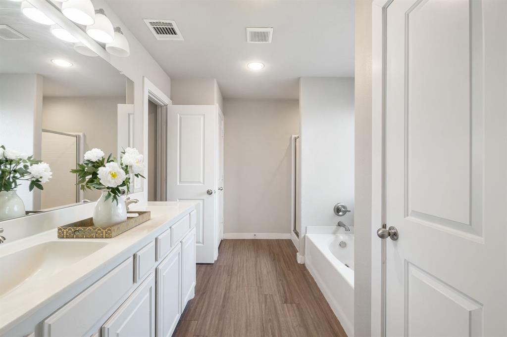 9910 Ironhorse Drive Property Photo 14