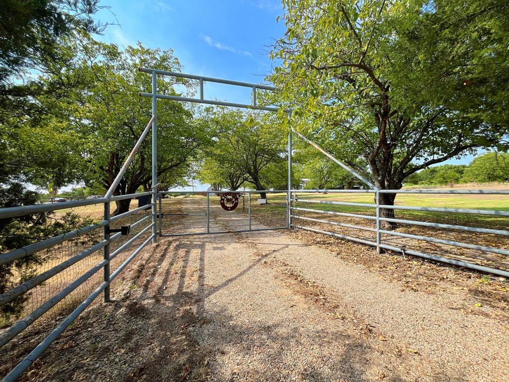 17559 Valley View Property Photo 1