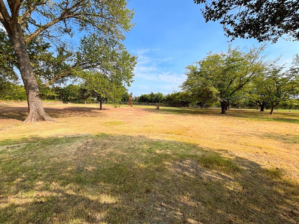 17559 Valley View Property Photo 3