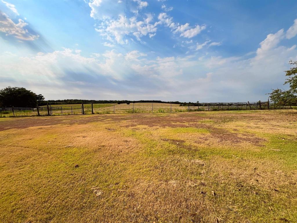 17559 Valley View Property Photo 5
