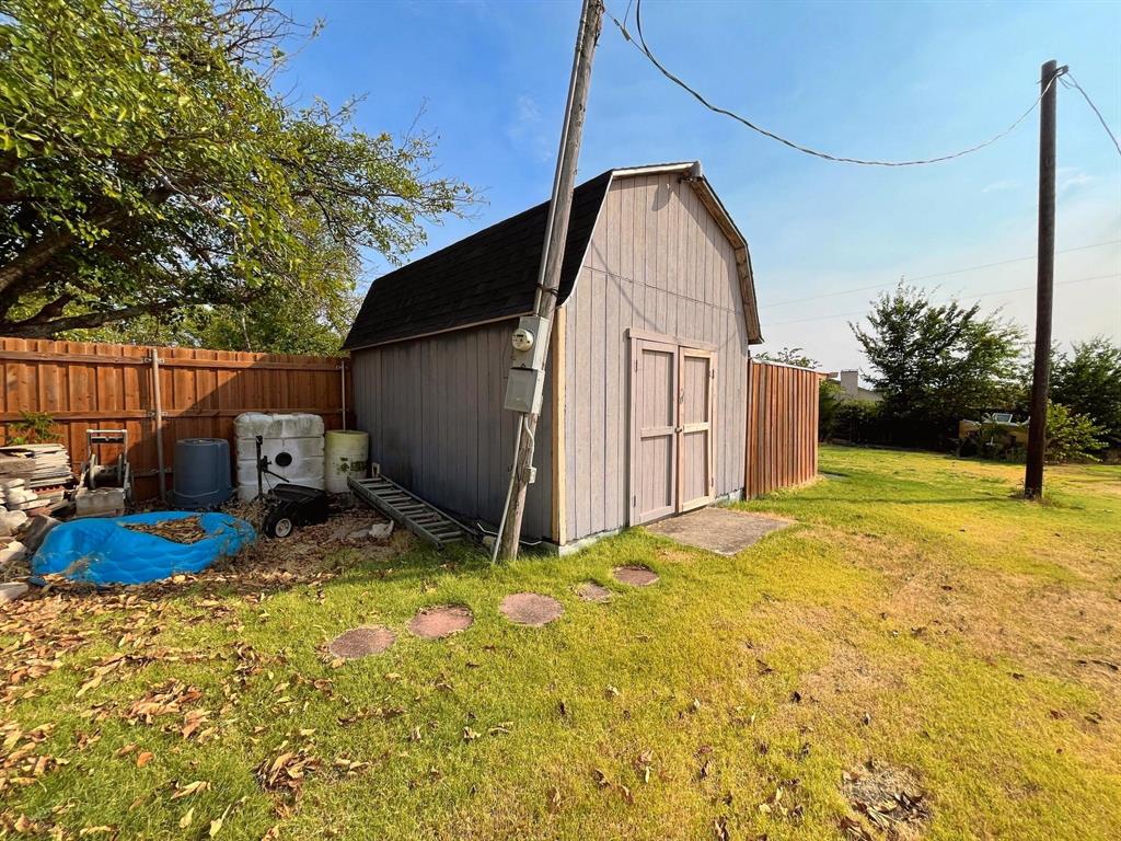 17559 Valley View Property Photo 9