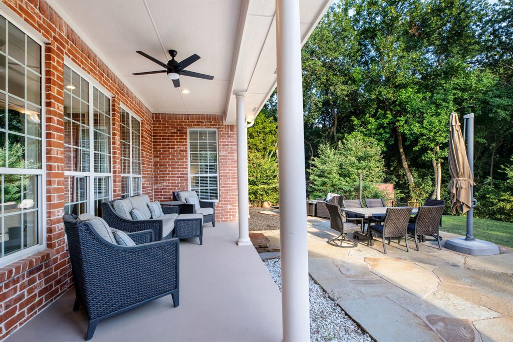 5 Meadowbrook Circle Property Photo 2