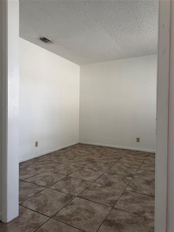 4407 Mcarthur Circle Property Photo 5