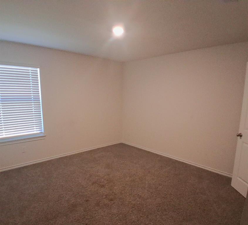 2909 Shoemaker Drive Property Photo 8