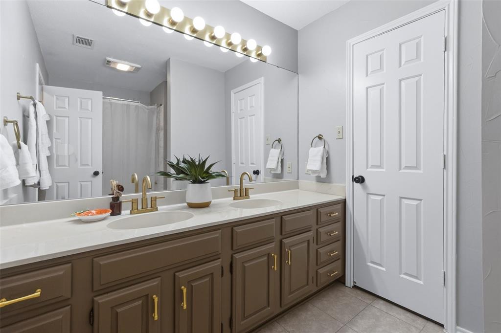 5845 Westhaven Drive B Property Photo 16