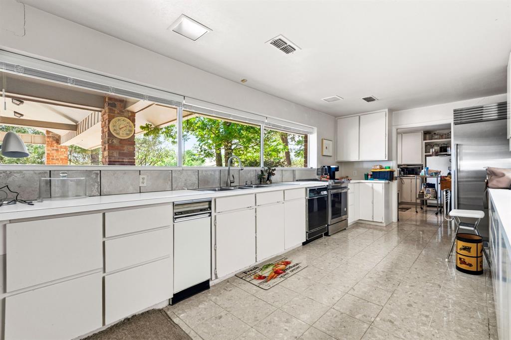 3165 Hayter Road Property Photo 4