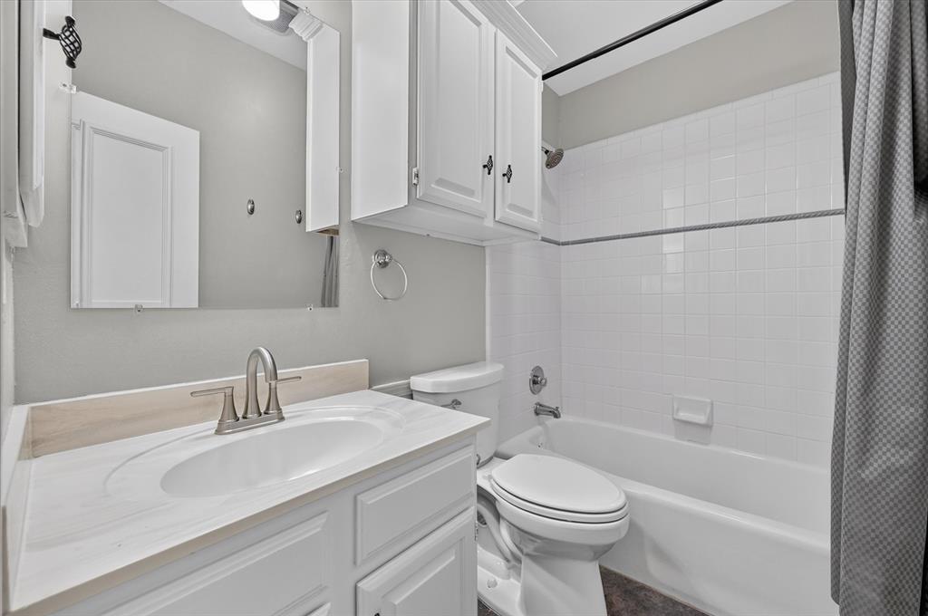 4901 Forest Hill Drive Property Photo 32