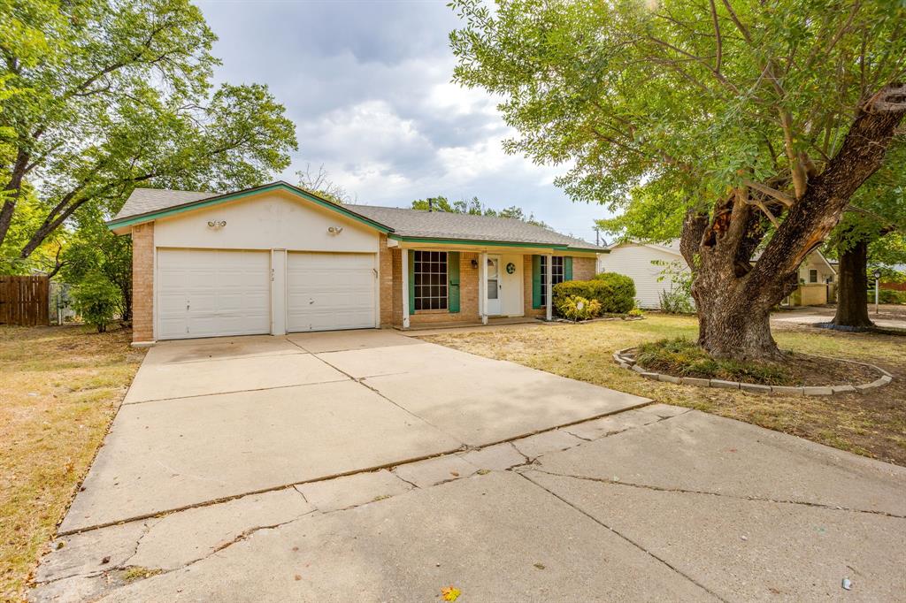 312 Nw Wintercrest Road Property Photo 1