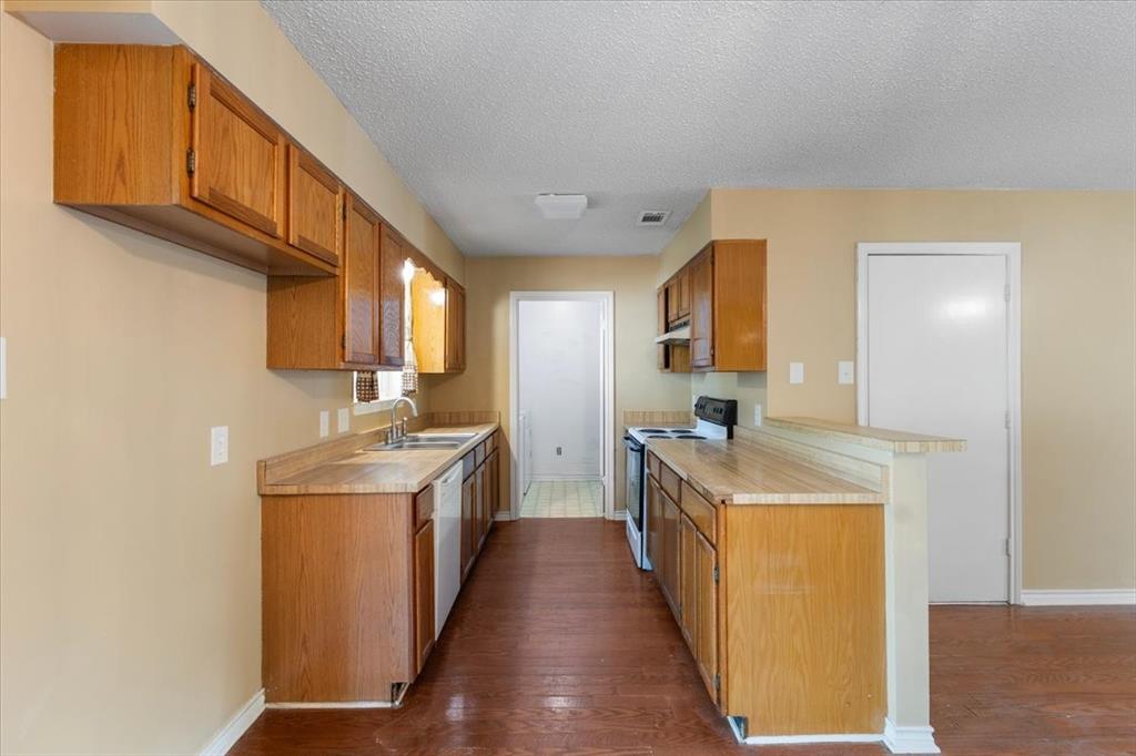 10204 Rolling Pines Drive Property Photo 10