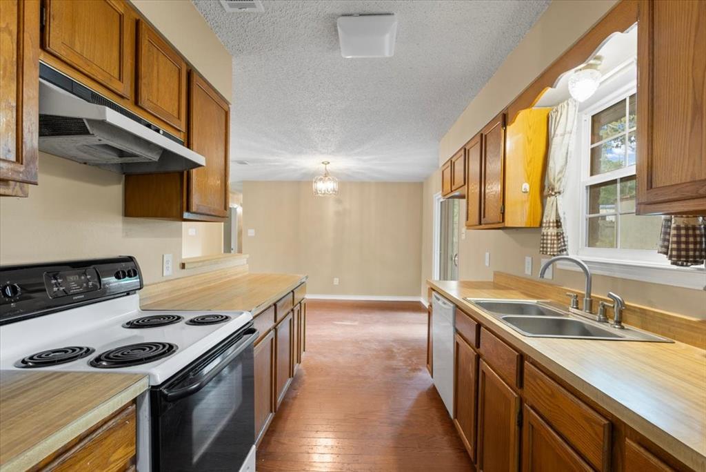 10204 Rolling Pines Drive Property Photo 13