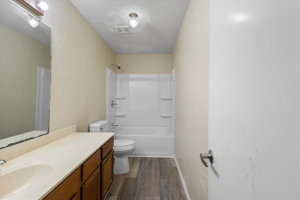 10204 Rolling Pines Drive Property Photo 14