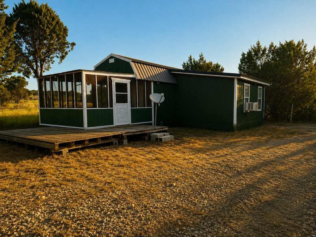 1098 Winter Road Property Photo 9
