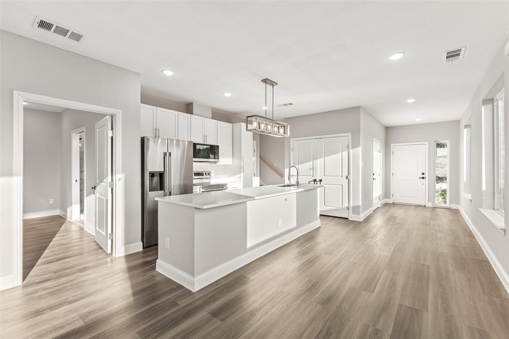 825 Premier Parkway Property Photo 3