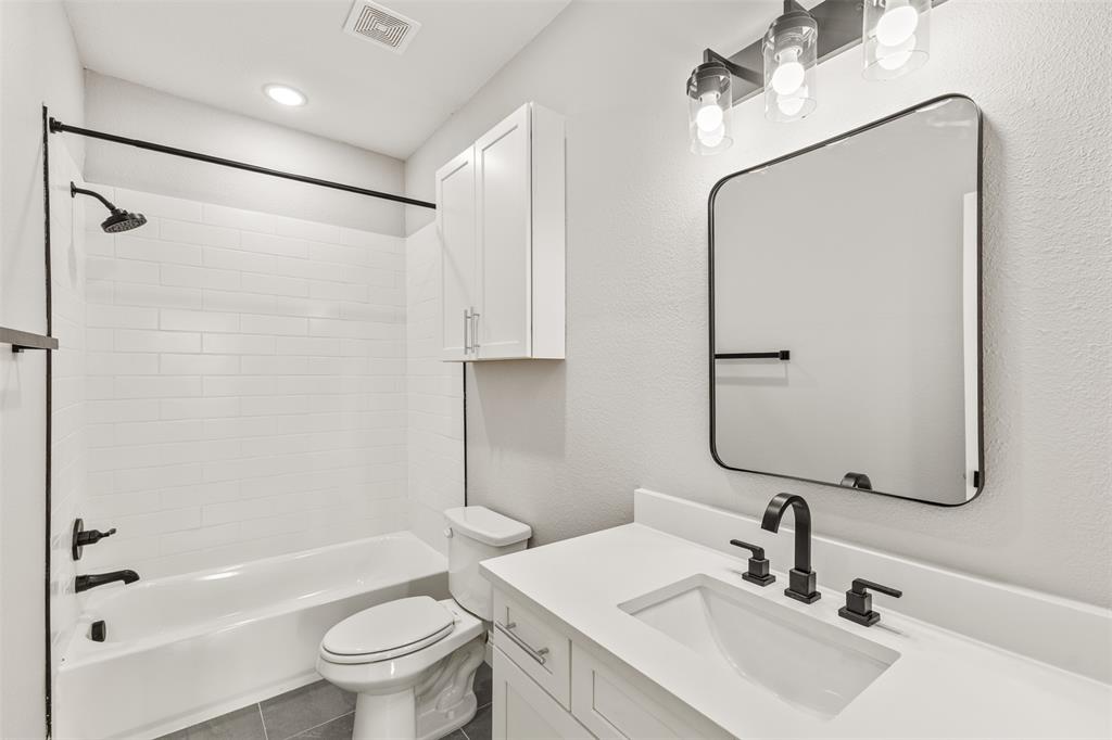 825 Premier Parkway Property Photo 7
