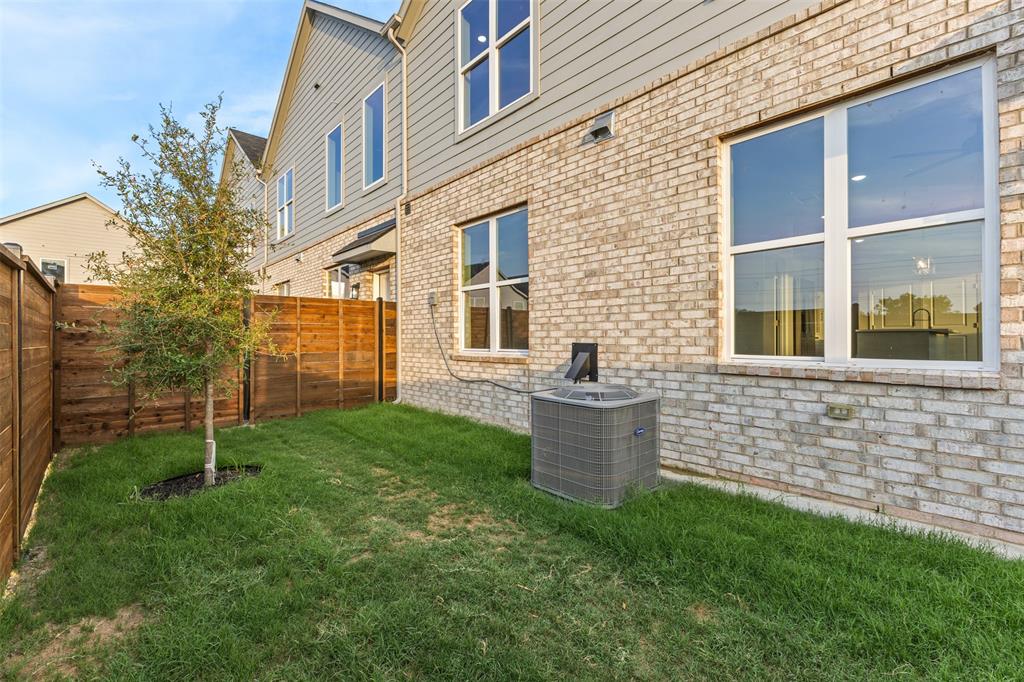 825 Premier Parkway Property Photo 13