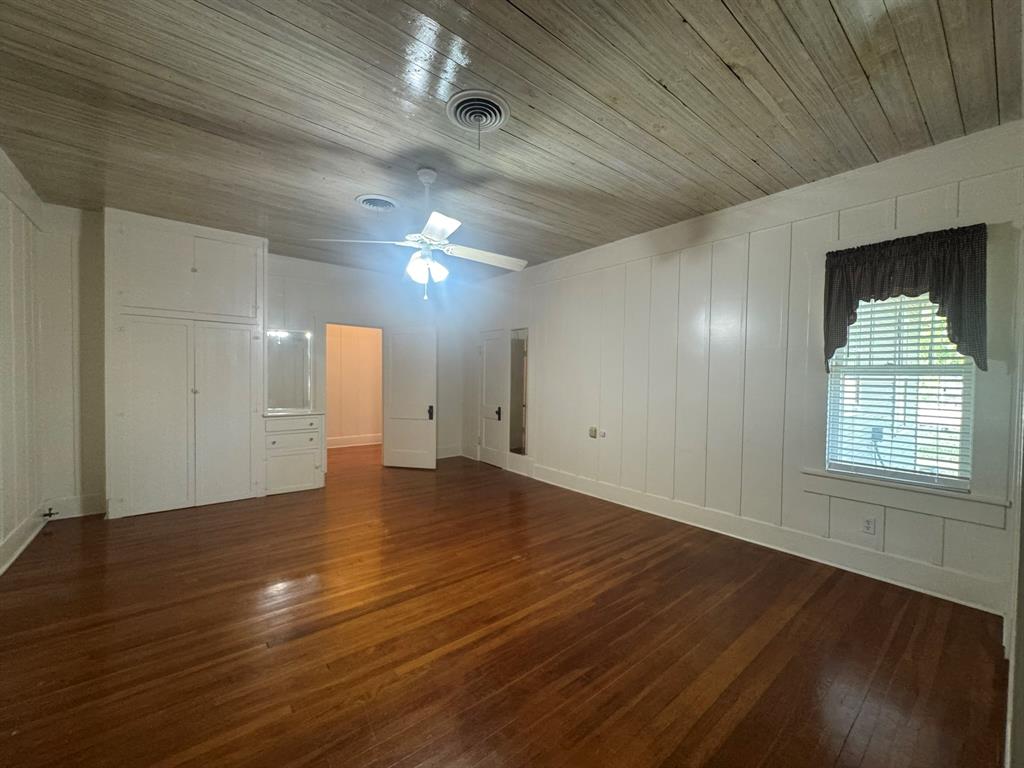 410 E Main Street Property Photo 18