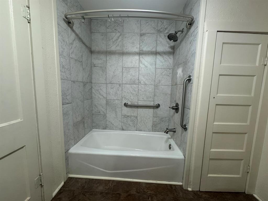 410 E Main Street Property Photo 27