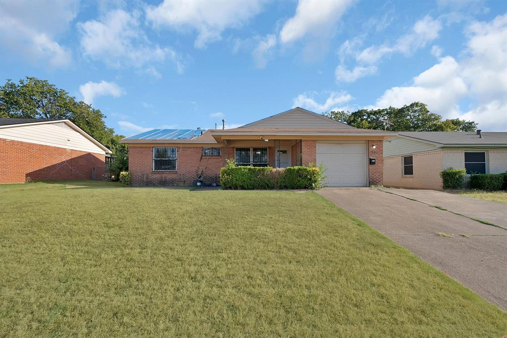840 Clearwood Drive Property Photo 1