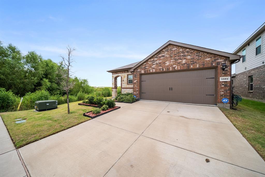 1501 Dilley Lane Property Photo 2