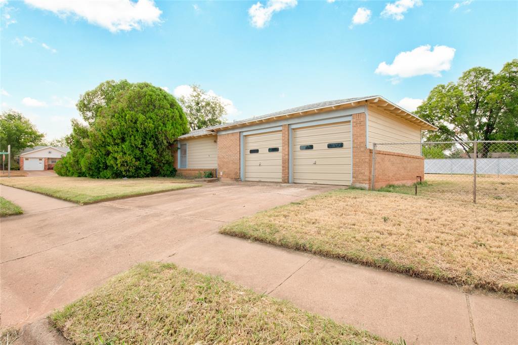 2168 Westview Drive Property Photo 3