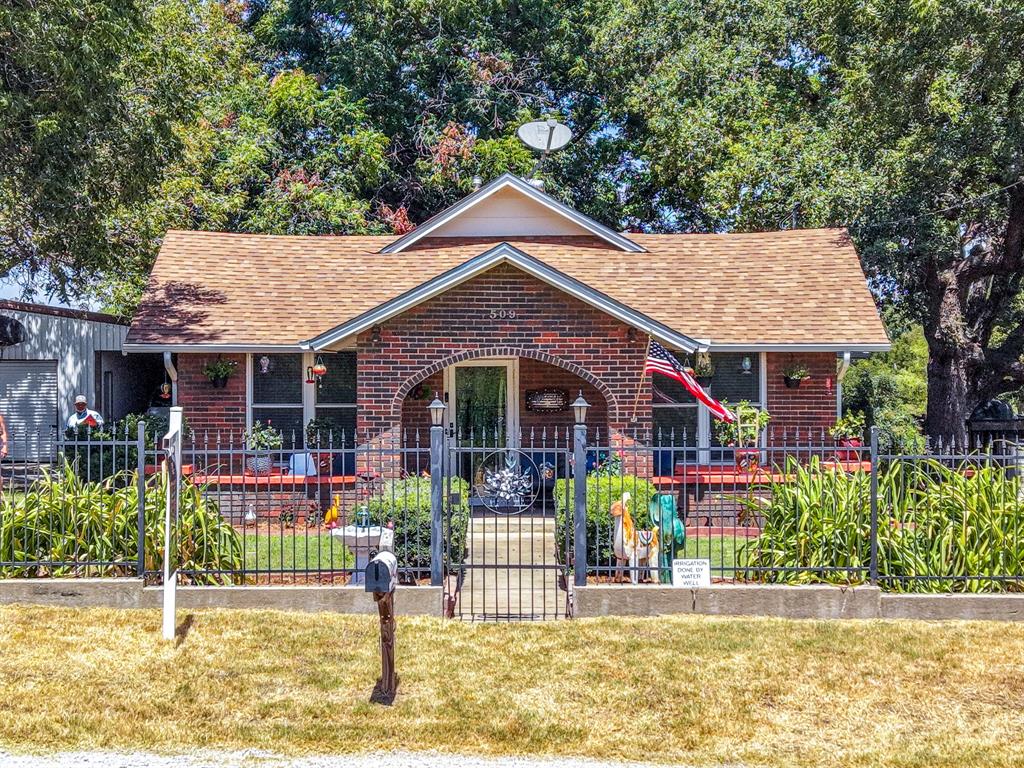 509 E Almante Avenue Property Photo 1
