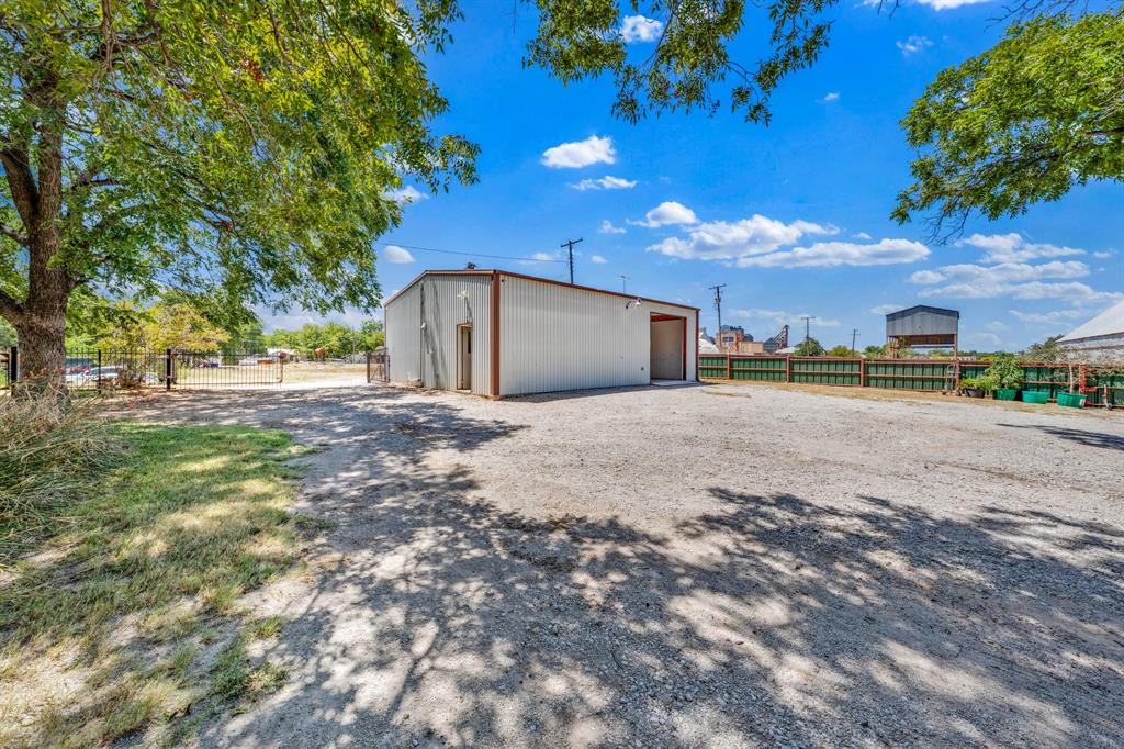 509 E Almante Avenue Property Photo 24
