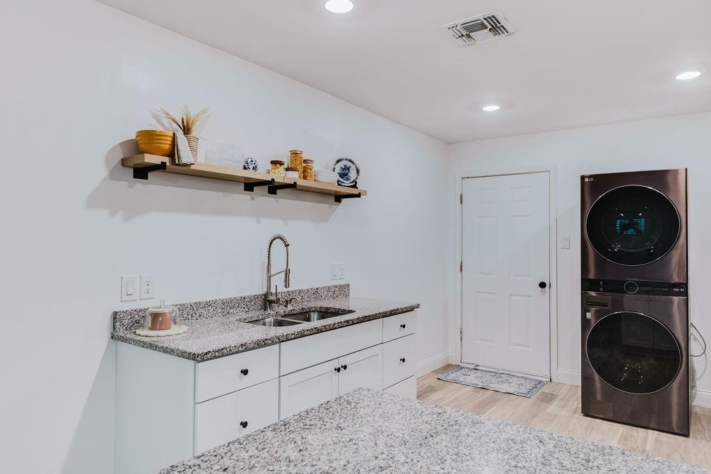 304 Jarbo Street Property Photo 11