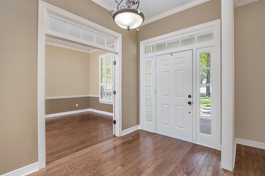 17820 Oak Forest Drive Property Photo 3