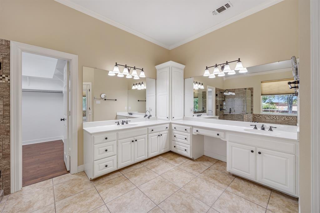 17820 Oak Forest Drive Property Photo 10