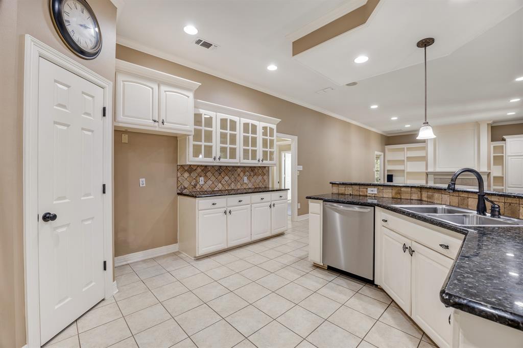 17820 Oak Forest Drive Property Photo 16