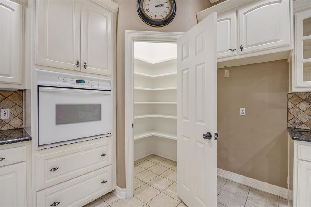 17820 Oak Forest Drive Property Photo 17