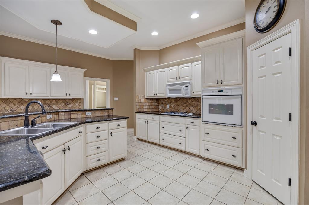 17820 Oak Forest Drive Property Photo 18