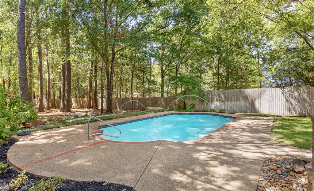 17820 Oak Forest Drive Property Photo 32