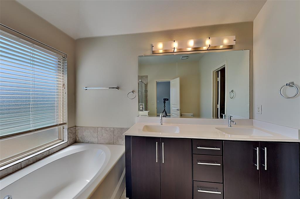 2112 Danibelle Drive Property Photo 7
