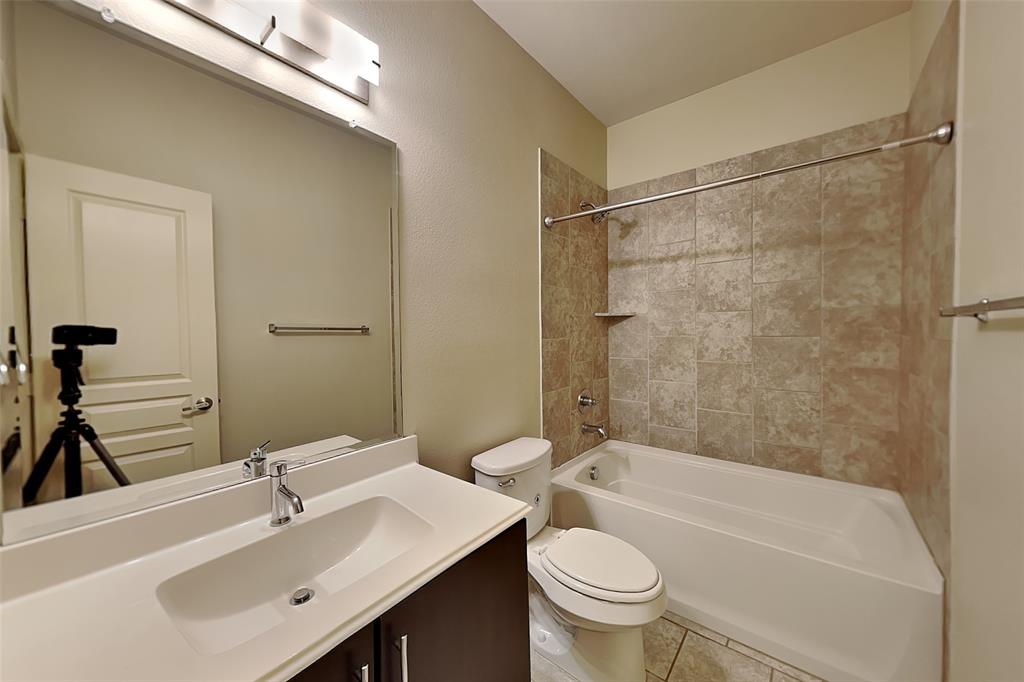 2112 Danibelle Drive Property Photo 9