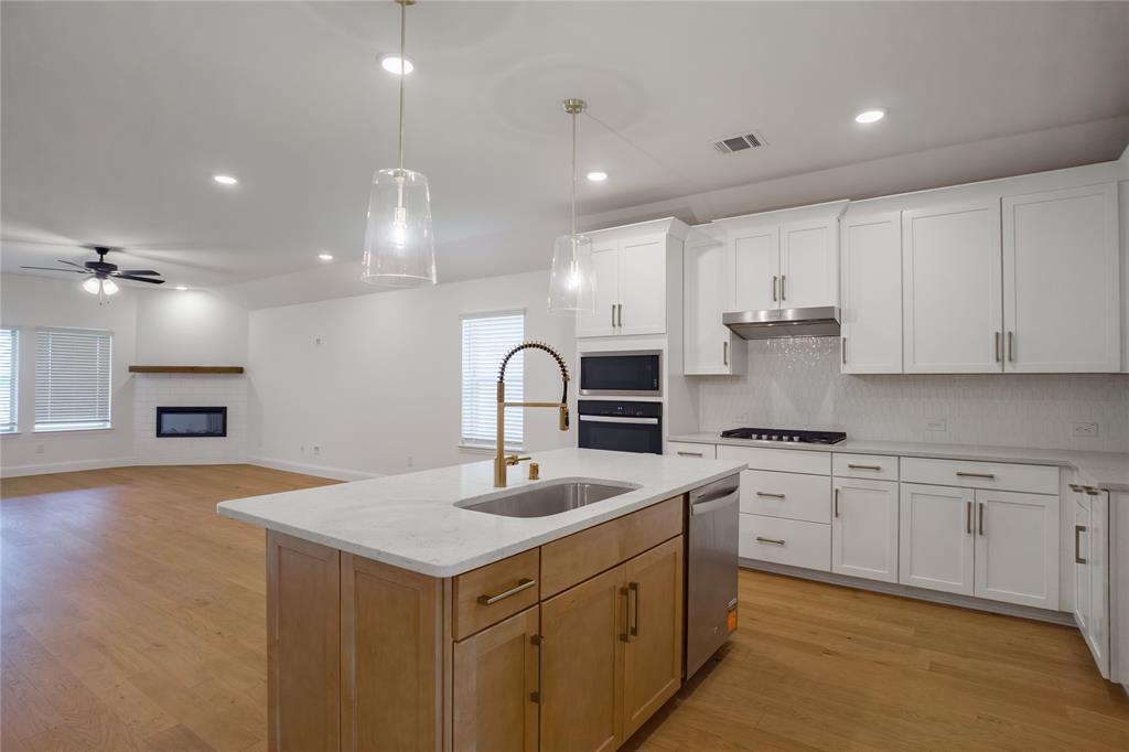 2056 Valencia Drive Property Photo 3