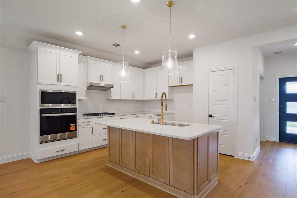 2056 Valencia Drive Property Photo 4