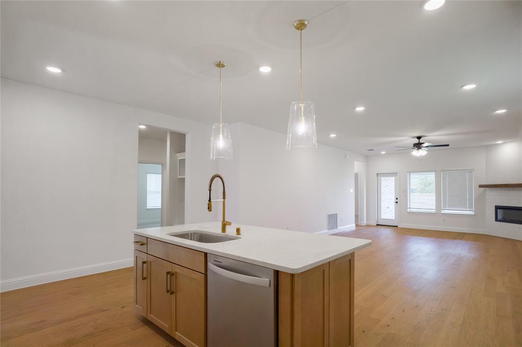2056 Valencia Drive Property Photo 6