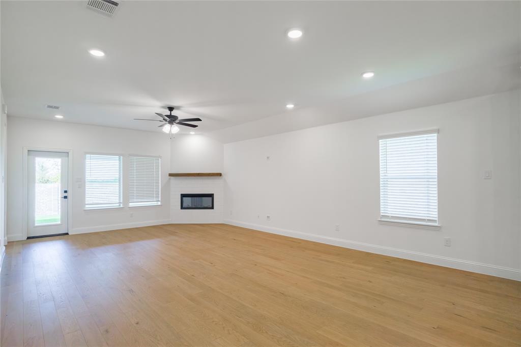 2056 Valencia Drive Property Photo 7