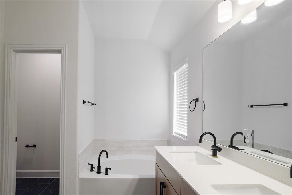 2056 Valencia Drive Property Photo 12