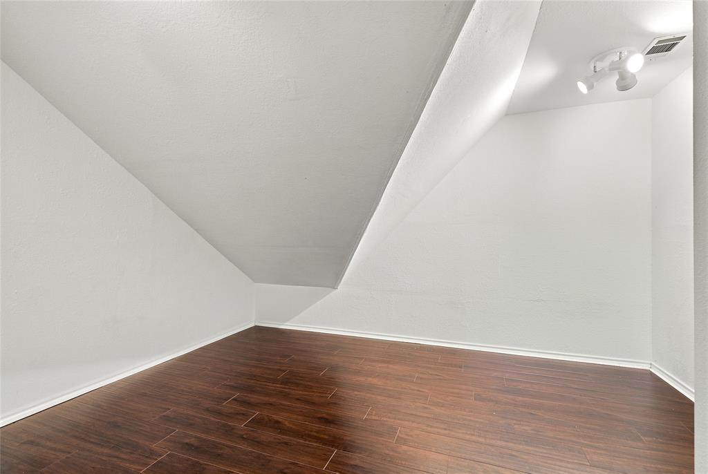 1820 Forest Bend Lane Property Photo 31