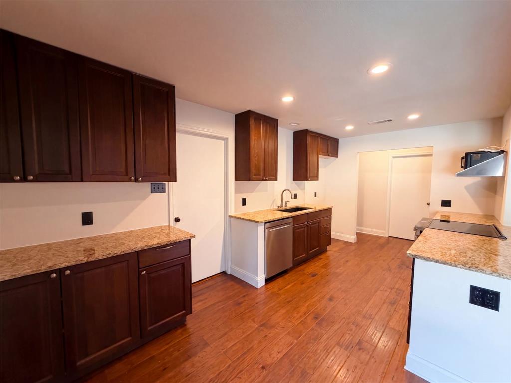512 W Jefferson Street Property Photo 2