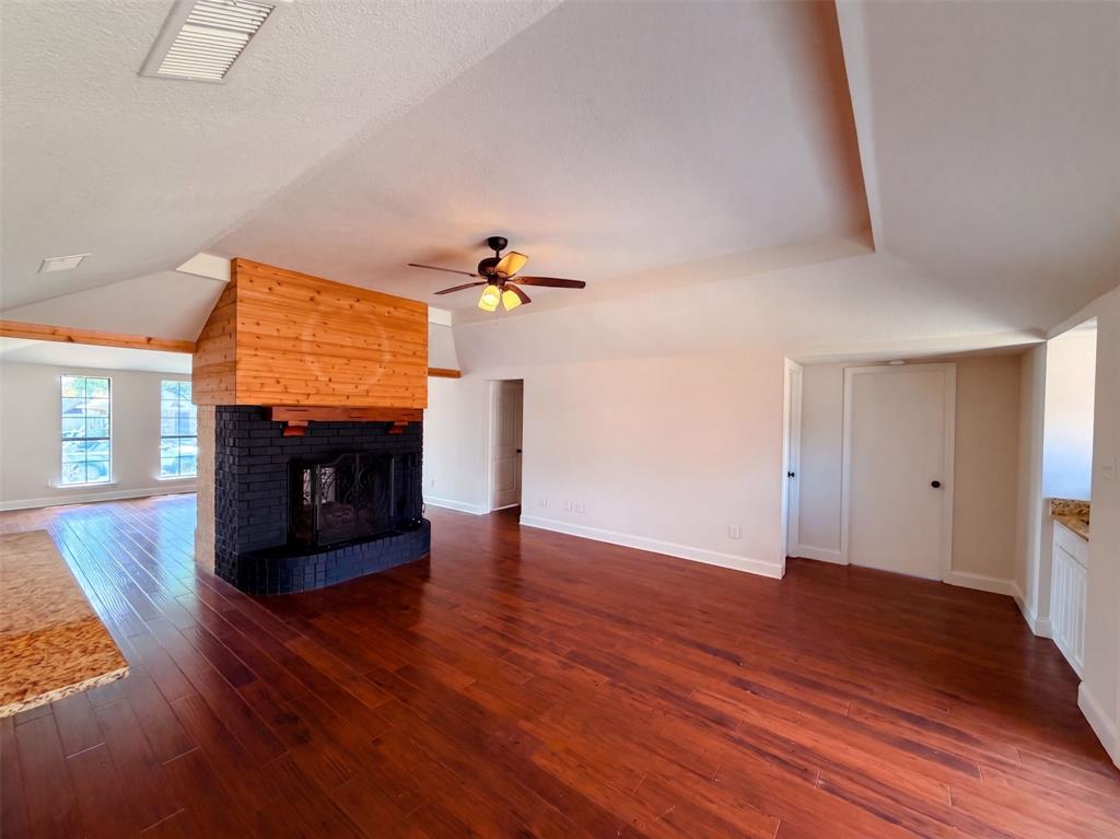 512 W Jefferson Street Property Photo 3