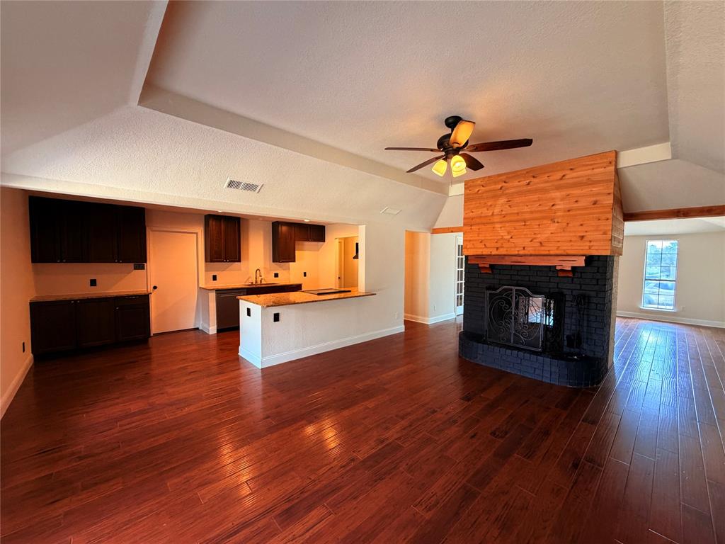 512 W Jefferson Street Property Photo 6
